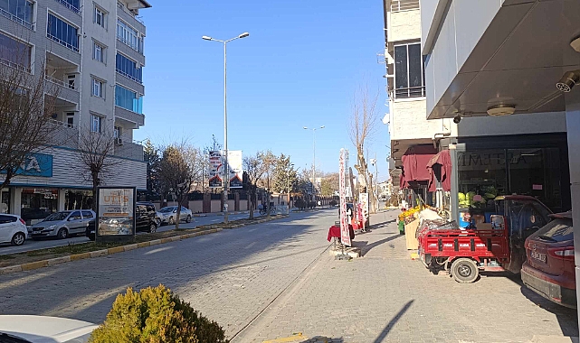 Komşular Karla Mücadele Ederken Iğdır&#039;da Bahar Havası