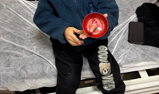 Küçük Çocuğun Parmağına Sıkışan Zil Çanı, İtfaiye Ekipleri Sayesinde Çıkarıldı