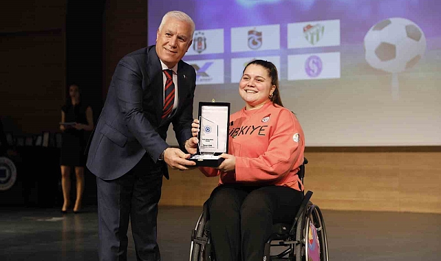 Milli okçu Öznur Cüre Girdi, &#039;Yılın Paralimpik Kadın Sporcusu&#039; seçildi