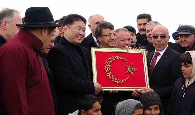 Moğolistan Cumhurbaşkanı Aladağ Saray kalıntısını inceledi