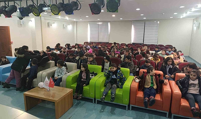 Muradiye&#039;de Kütüphane Hayat Buluyor: Çocuklar Kitapların Sihirli Dünyasında