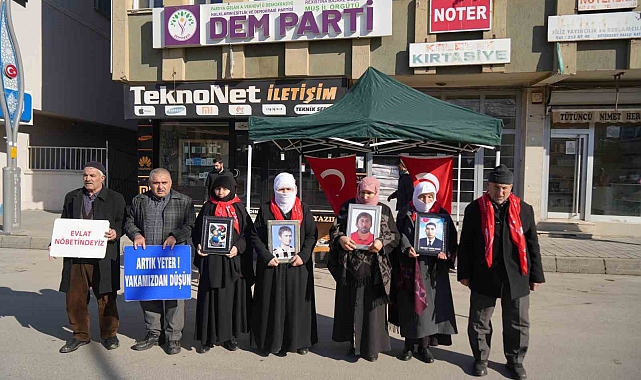 Muş&#039;ta Evlat Hasreti Sürüyor: Anneler Nöbetini Devam Ettiriyor