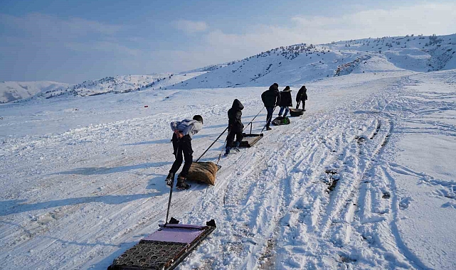 Muş&#039;ta Kar Keyfi: Çocuklar Kendi İmkanlarıyla Hazırladıkları Pistlerde Eğleniyor