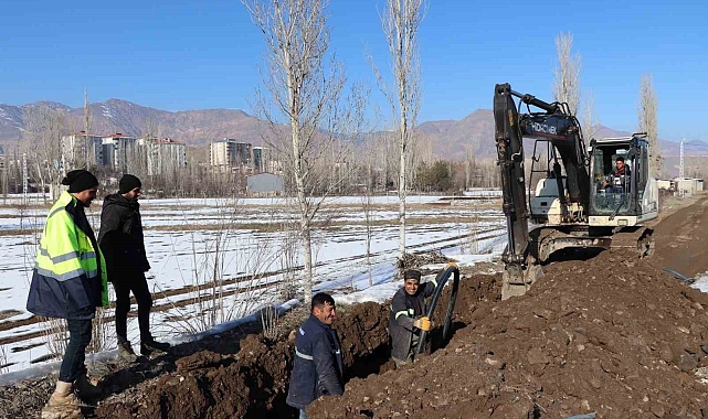 Oltu&#039;da Kış Şartlarına Rağmen Su Altyapısı Çalışmaları Devam Ediyor