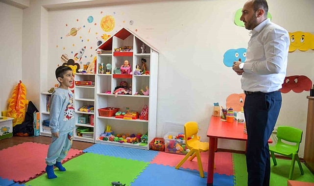 Oyun terapisi ile kekemeliğinden kurtuldu