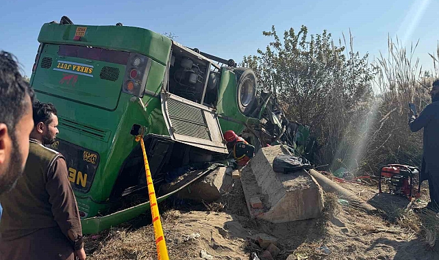 Pakistan&#039;da Büyük Otobüs Kazası: 6 Ölü, 26 Yaralı