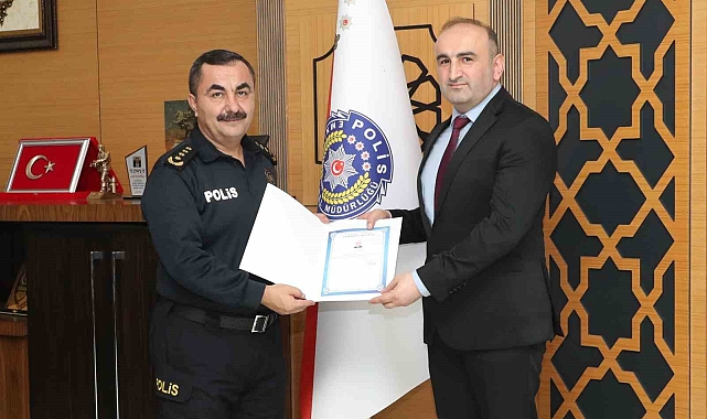 Samsun&#039;da Gerilimli Kovalamaca: Hırsız Yakalandı, Polisler Ödüllendirildi