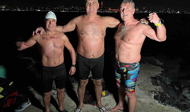 Sarayburnu Fatihleri, Yeni Yıla Buz Gibi Suda Merhaba Dedi!