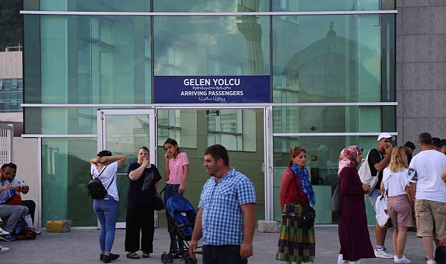 Sarp Sınır Kapısı ve Hopa Limanı&#039;nda Rekor Yıl: 5.5 Milyon Kişi Geçiş Yaptı