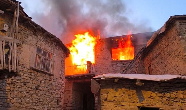 Siirt&#039;te Ev Yangını: Aile Zor Kurtuldu