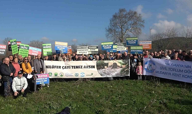 Siyah akan çayda basın açıklaması: &quot;Nilüfer Çayı temiz aksın&quot;