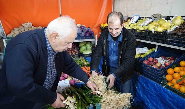 Suriyeli esnaf kesin dönüş öncesi iş yerindeki fiyatları yarıya indirdi