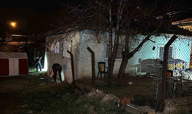 Uşak'ta Kan Donduran Olay: Bir Adam Eşini ve Kayınbiraderini Pompalı Tüfekle Yaraladı