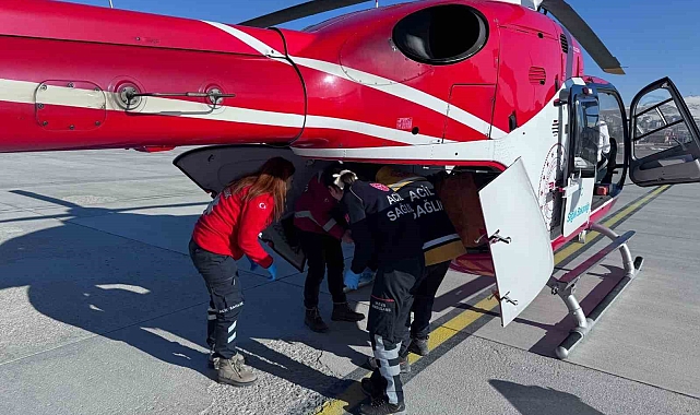 Van&#039;da Hamile Kadın, Helikopterle Hayata Tutundu