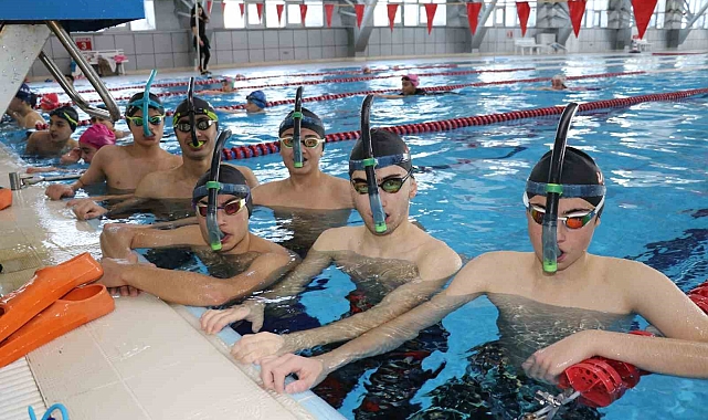 Van&#039;da Öğrencilere Karne Hediyesi: Havuzlar Açıldı!