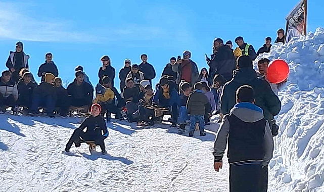 200 yıllık tahta kızak festivali nefes kesti