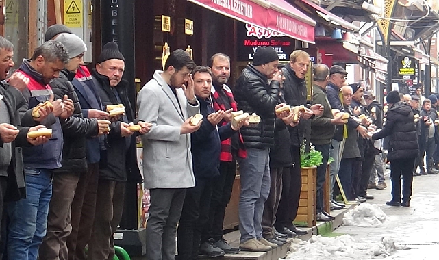 7 asırdır her cuma &quot;esnaf duası&quot; ediyorlar