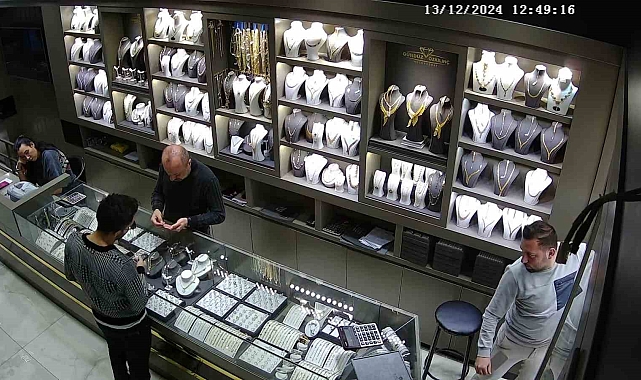 Adana&#039;da Kuyumcudan 3 Kilo Altın Çalan Şahıs Tutuklandı