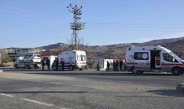 Adıyaman&#039;da 16 yaşındaki çocuğun kullandığı araç trafoya çarptı: 3 yaralı