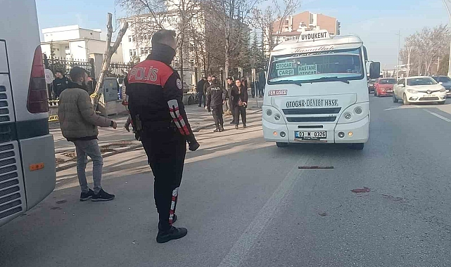 Afyonkarahisar&#039;da Dolmuş Şoförleri Arasında Silahlı Kavga: 2 Ağır Yaralı