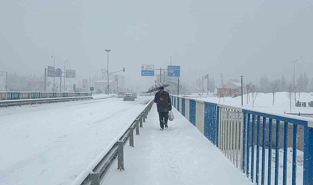 Ağrı&#039;da kar yağışı etkili olmaya devam ediyor