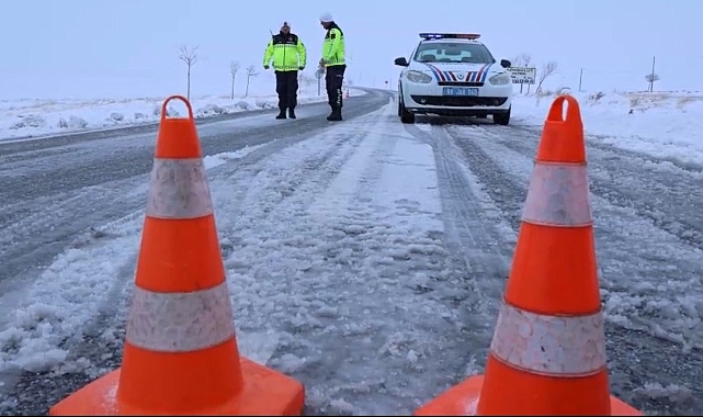 Aksaray&#039;da 1 ilçe, 2 köy yolu kardan kapandı
