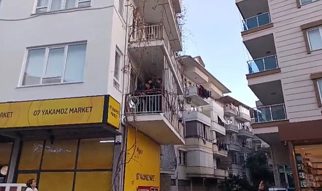 Alanya&#039;da Bunalıma Giren Genç Balkonda Yakalandı