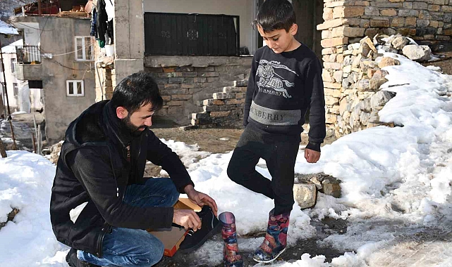 Ankara&#039;dan Şırnak&#039;a Uzanan Yardım Eli: Polis Memuru 300 Çocuğu Sevindirdi