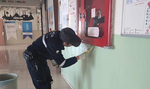 Ardahan&#039;da Eğitimcilerden Örnek Davranış: Tatilde Okul Tadilatı