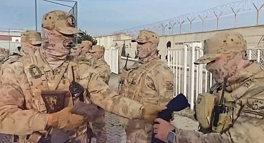 Ayşe Teyze'den Mehmetçiğe Sıcak Bir Destek: Örme Çoraplar Van'a Ulaştı