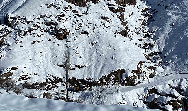 Batman&#039;da karla kaplı mezra yolları ulaşıma açıldı