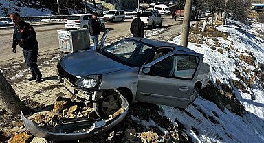 Besni'de Otomobil Şarampole Yuvarlandı: 1 Yaralı