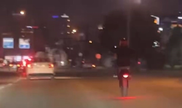 Bursa&#039;da Anayolda Tek Teker Terörü: Motosiklet Sürücüsü Kazaya Davetiye Çıkardı