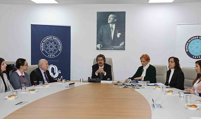 BUÜ&#039;de ayın en başarılı akademisyenlerine başarı belgesi