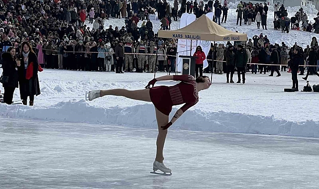 Çıldır Gölü Buz Şenliği&#039;nde İzdiham