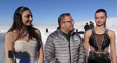 Çıldır Gölü'nde Buz Pateni Şöleni: Milli Sporculardan Muhteşem Gösteri