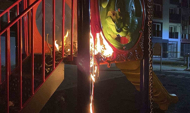 Çocuk Parkını Yakan Şüpheliler Yakalandı, Park Yeniden Kullanıma Açıldı