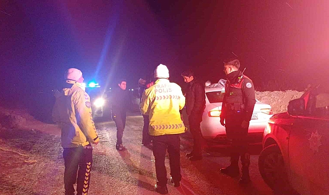 Çorum&#039;da Polisten Kaçan Sürücü Yakalandı: Araçtan Uyuşturucu Haplar Çıktı