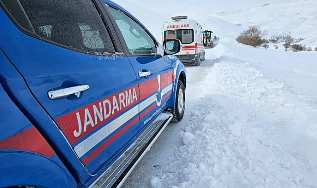 Deprem Sonrası Jandarmadan Yardım Eli