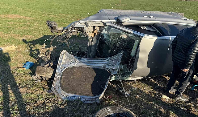 Diyarbakır&#039;da takla atan otomobil hurdaya döndü: 2 yaralı