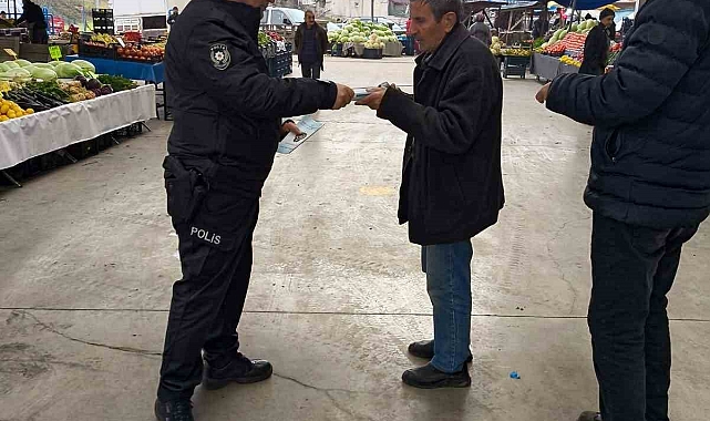 Düzce Polisi Halk Pazarında Vatandaşları Dolandırıcılığa Karşı Uyardı