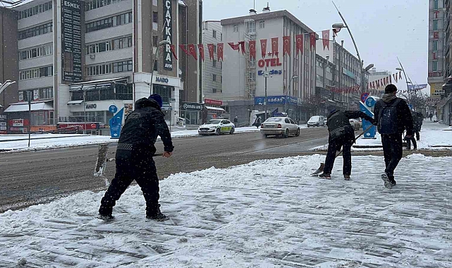 Erzurum Beyaza Büründü: Kar Yağışı Etkili Oluyor