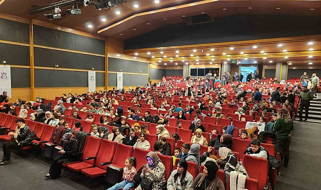 Erzurum&#039;da Çocuklar Tiyatro ile Gülümsedi