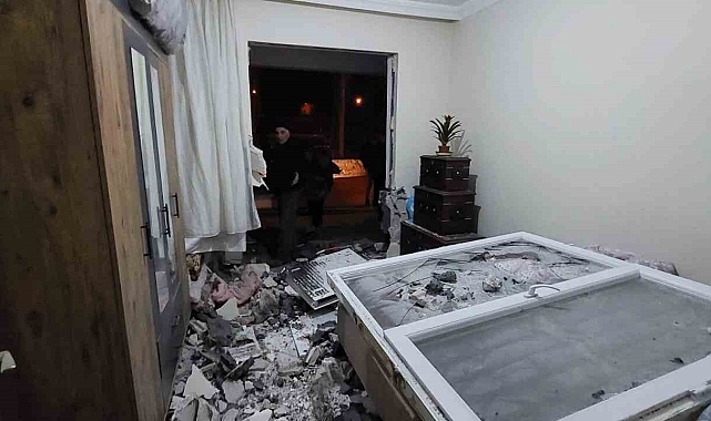 Erzurum&#039;da Peş Peşe Gelen Felaketler: Önce Heyelan, Şimdi de Otomobil Yatak Odasında!