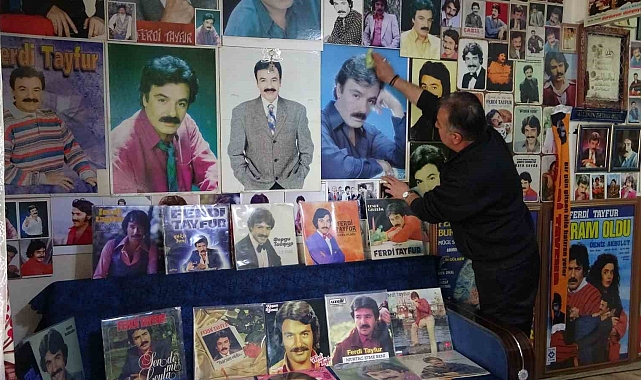 Evini adeta &#039;Ferdi Tayfur Müzesi&#039;ne çevirdi