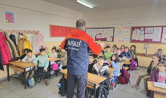 Fatih Sultan Mehmet İlkokulu&#039;nda Afet Farkındalık Eğitimi ve Deprem Tatbikatı Gerçekleştirildi