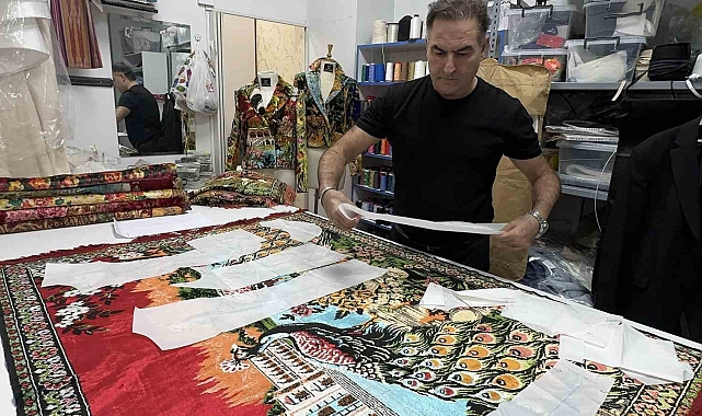 Halılar ve Kilimler Tasarımcı Özkan Karakuşoğlu&#039;nun Ellerinde Cekete Dönüşüyor