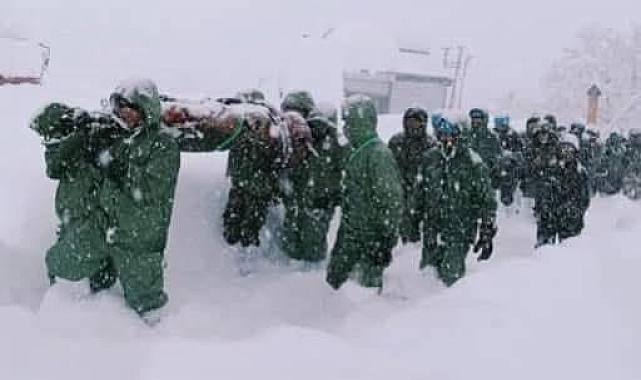 Hindistan&#039;da çığ: 41 kişi kar altında mahsur kaldı