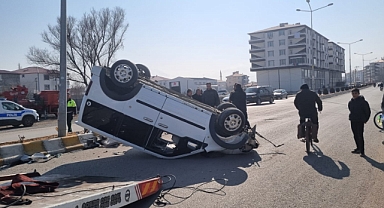 Iğdır'da Bir Trafik Kazası Daha! Direksiyon Hakimiyeti Kaybeden Sürücü Refüje Çarparak Takla Attı