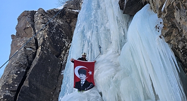 Iğdır’da Dağcılar Uğurca Şelalesine Tırmandı